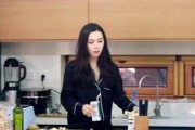 娱乐吃瓜侃不停,吃瓜群众侃不停，揭秘明星幕后故事